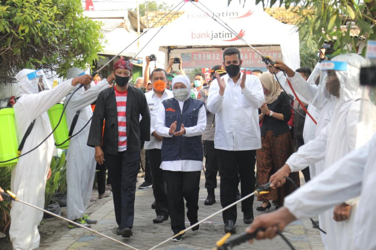 Gubernur Khofifah Puji...
