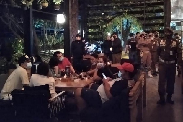 Langgar Jam Operasi,...