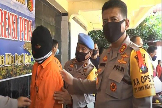 Bobol Brankas dan Bawa...