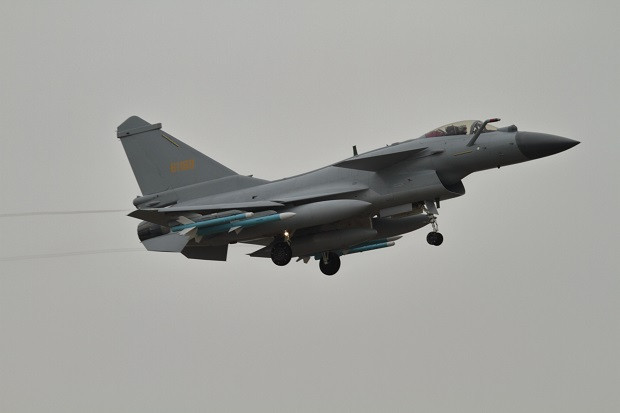 Jet Tempur China Serbu...
