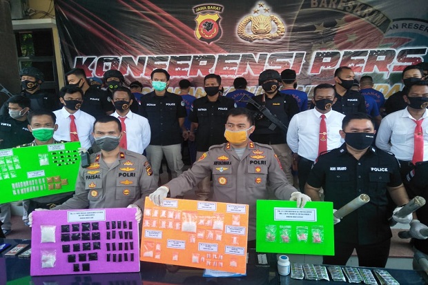 Kelabui Polisi, Ganja...