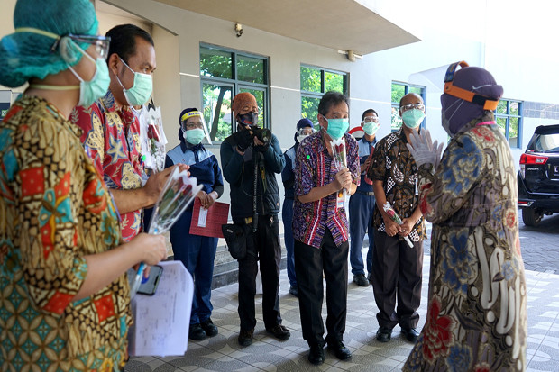 Masker Merah Putih Tanda...