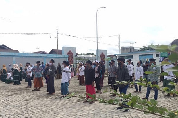 Kembali ke Pesantren,...