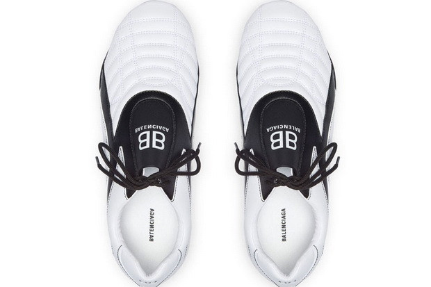 Balenciaga Rilis Sepatu...