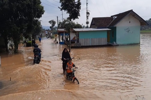 Banjir Tasikmalaya,...