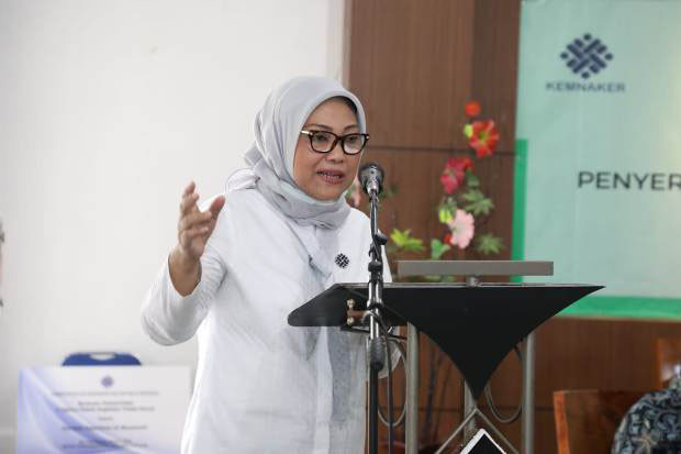 Dukung Pendidikan Pesantren,...