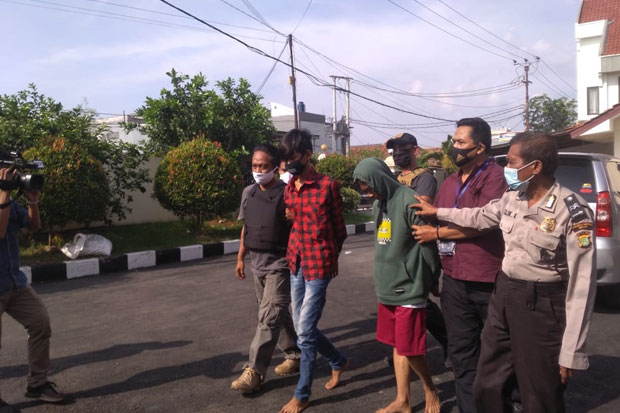 Kawanan Pembobol Minimarket...