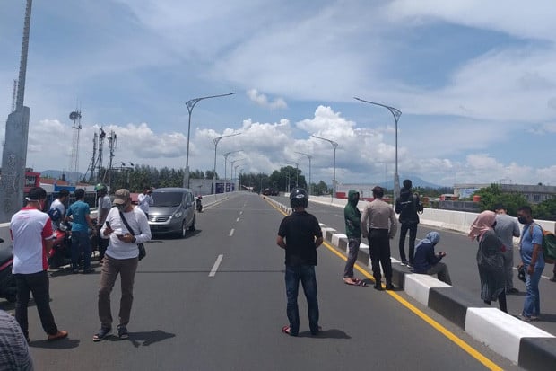 Polisi Amankan Bendera...