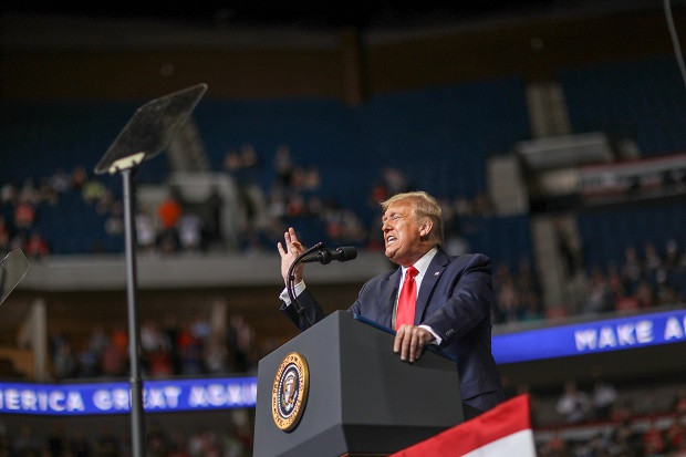 Trump Ingin Segera Buka...