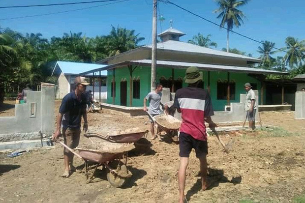 Kades Pulau Sejuk Gotong...