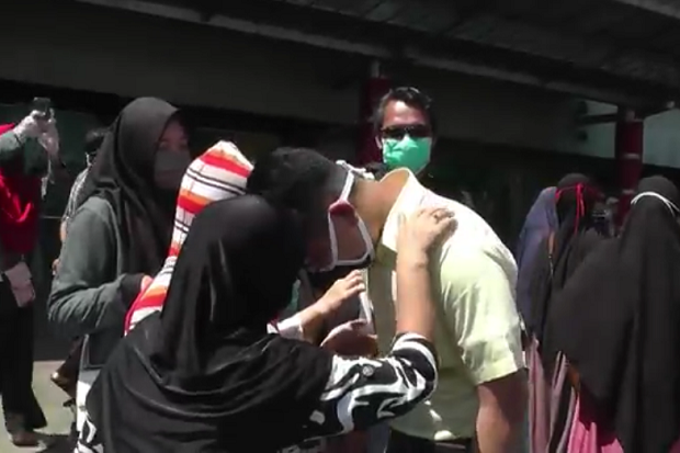 Tangis Haru Iringi Keberangkatan...