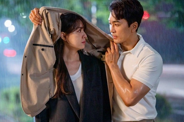 Song Seung Heon Berusaha...