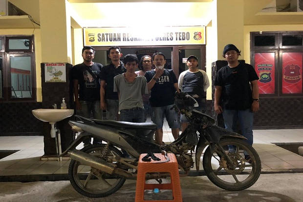 Hendak Jual Motor Curian,...
