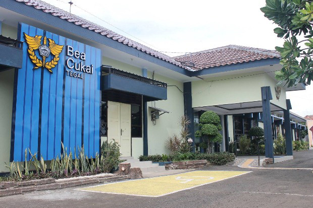 Bea Cukai Tegal Raih...