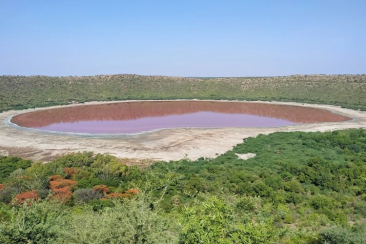 Air Danau Berubah Warna...