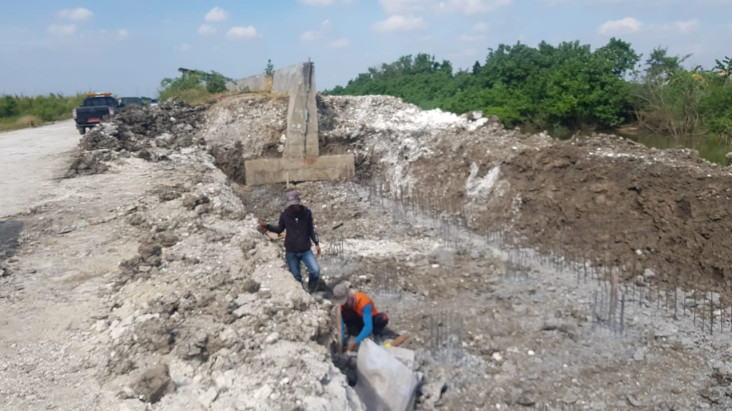 Proyek Tanggul Kali...