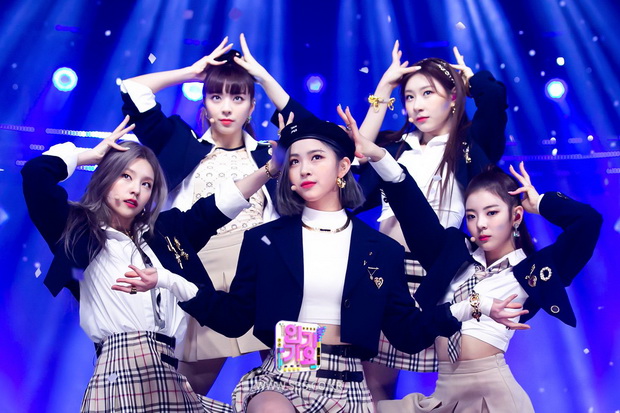 Lima Bulan Menepi, ITZY...
