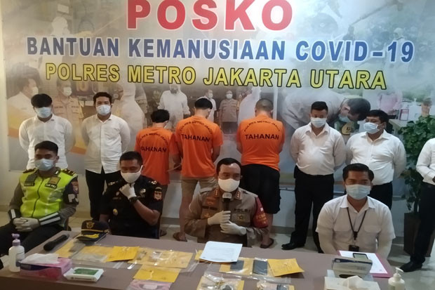 2 Pemuda Asyik Nyabu...