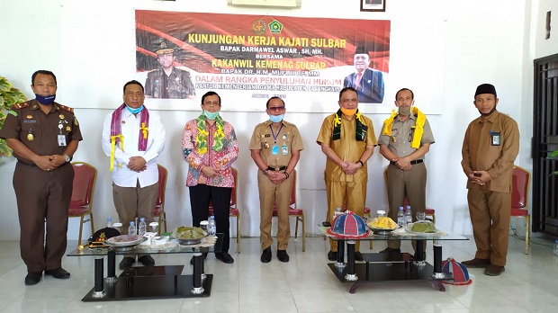 Bupati Pasangkayu Sambut...
