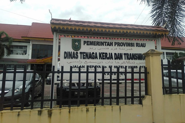 Gaji Tak Juga Dibayar...