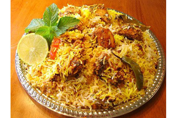 Menikmati Nasi Biryani...