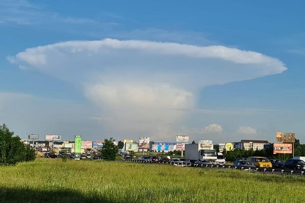 Awan Jamur Muncul di...