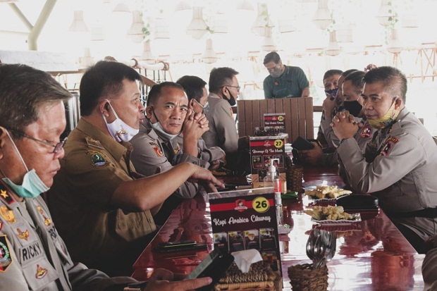 Bupati dan Petinggi...