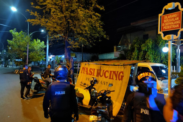 Tak Jaga Jarak, Polisi...