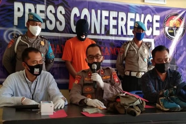 Pura-Pura Isi Bahan...