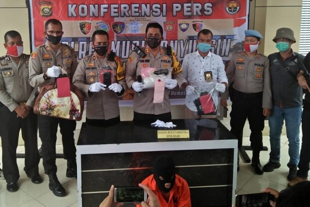 Tangkap Tersangka Penggelapan...