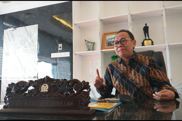 Taufiq Abdullah: UU...