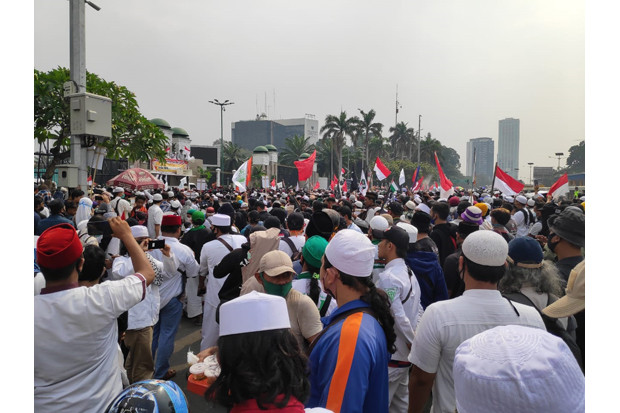 Ratusan Massa Aksi PA...