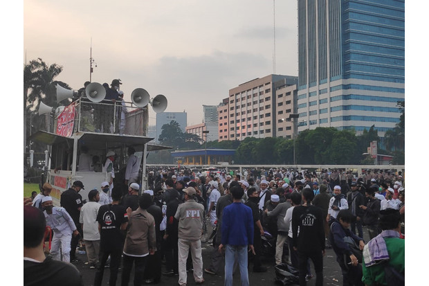 Bubar dengan Tertib,...