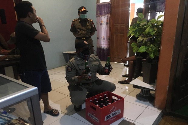 8 Pemandu Lagu Seksi...