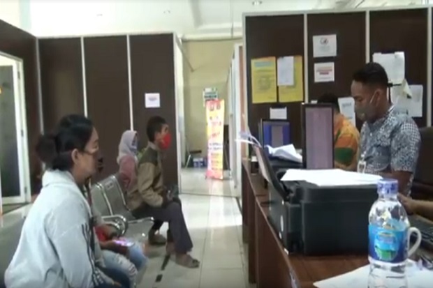 Viral Siswi SMP Dipukuli...