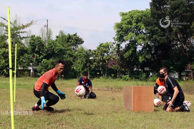 Kiper Arema Lebih Dulu...