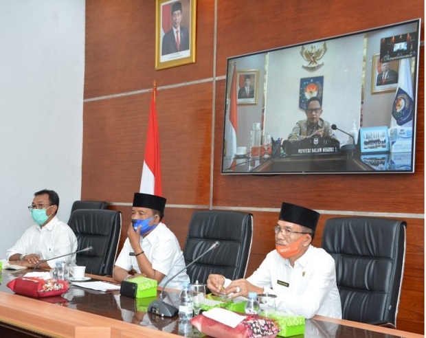 Untuk Keamanan, Petugas...
