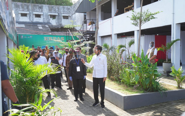 Presiden Jokowi Kunjungi...