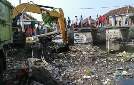 Puluhan Tahun Penuh...