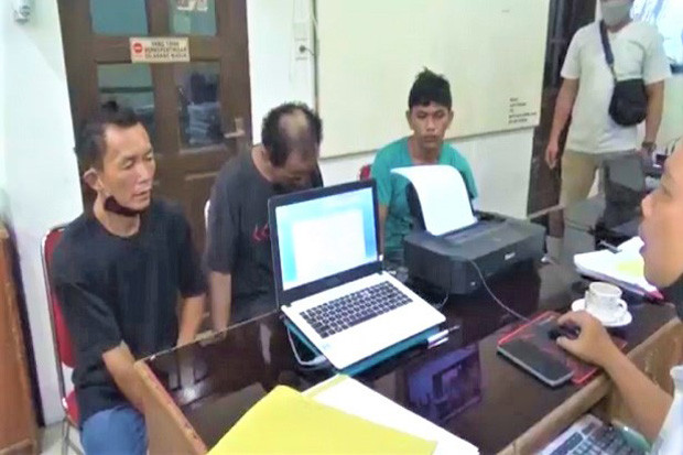 Tiga Pria di Medan Ini...
