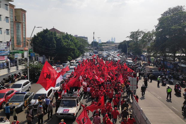 Tempuh Jalur Hukum Usut...