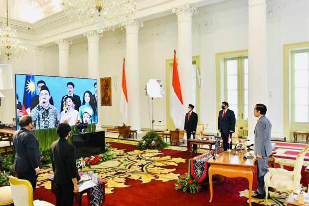 Presiden Jokowi Ikuti...