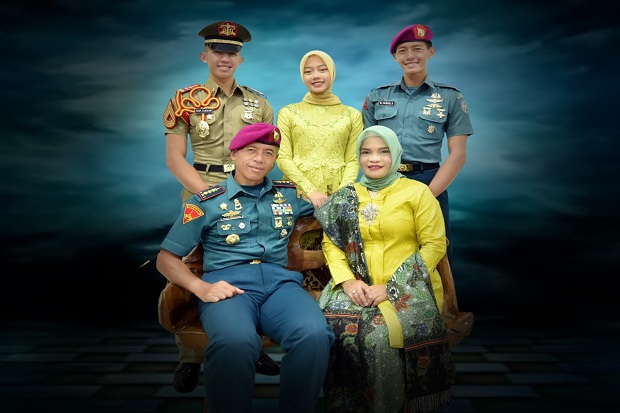Ikuti Jejak Kakaknya,...