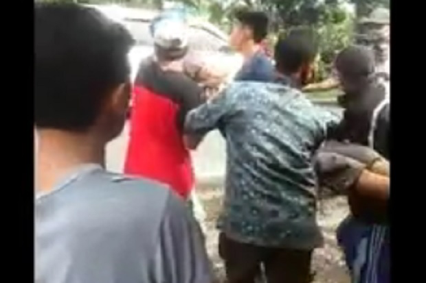 Ngejar Maling, Warga...