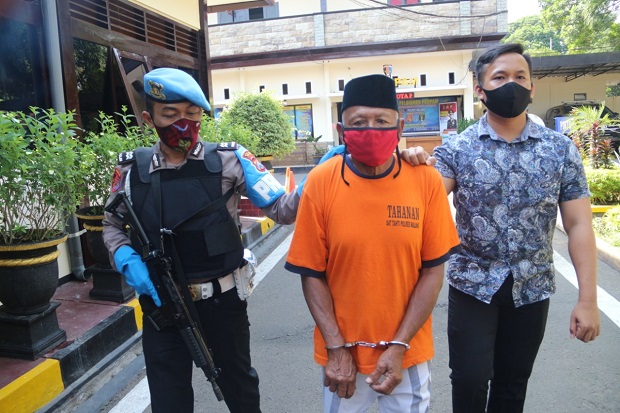 Mengaku Paranormal,...
