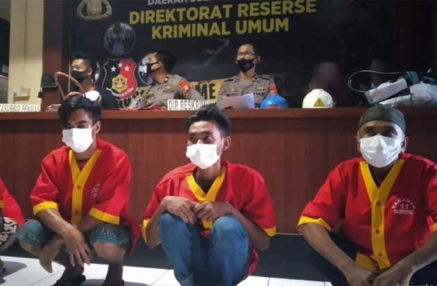 32 Kali Beraksi, Maling...