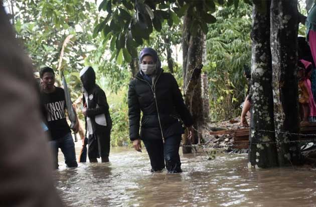 Tinjau Lokasi Banjir,...