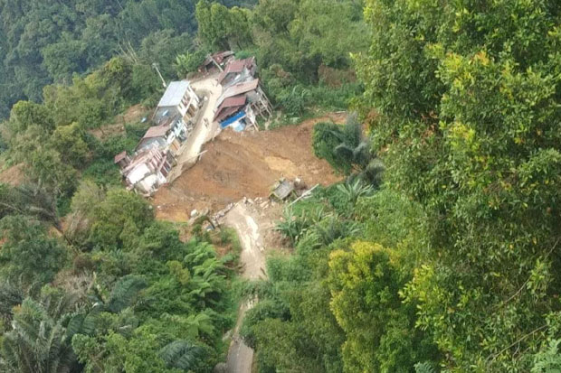 Jalan Poros Palopo-Toraja...