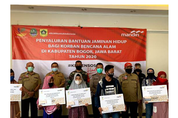 Bank Mandiri Salurkan...