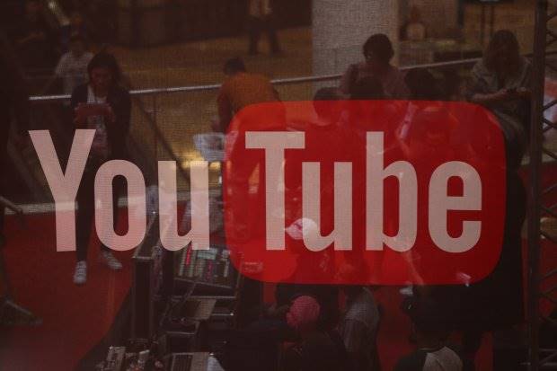Pola Orang Menonton...
